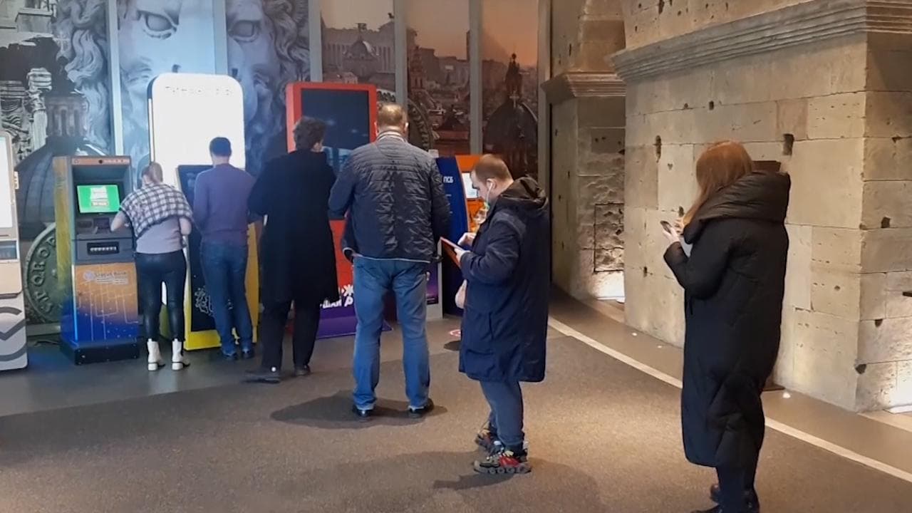Panic in Russia, long queues outside ATMs after SWIFT exclusion of banks? Videos go viral | Ukraine war
