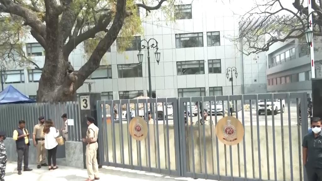 Abhishek Banerjee: ইডির এক্তিয়ার নিয়ে সুপ্রিম কোর্টে মামলা, কয়লা-কাণ্ডে হাজিরা দিতে গেলেন অভিষেক-রুজিরা