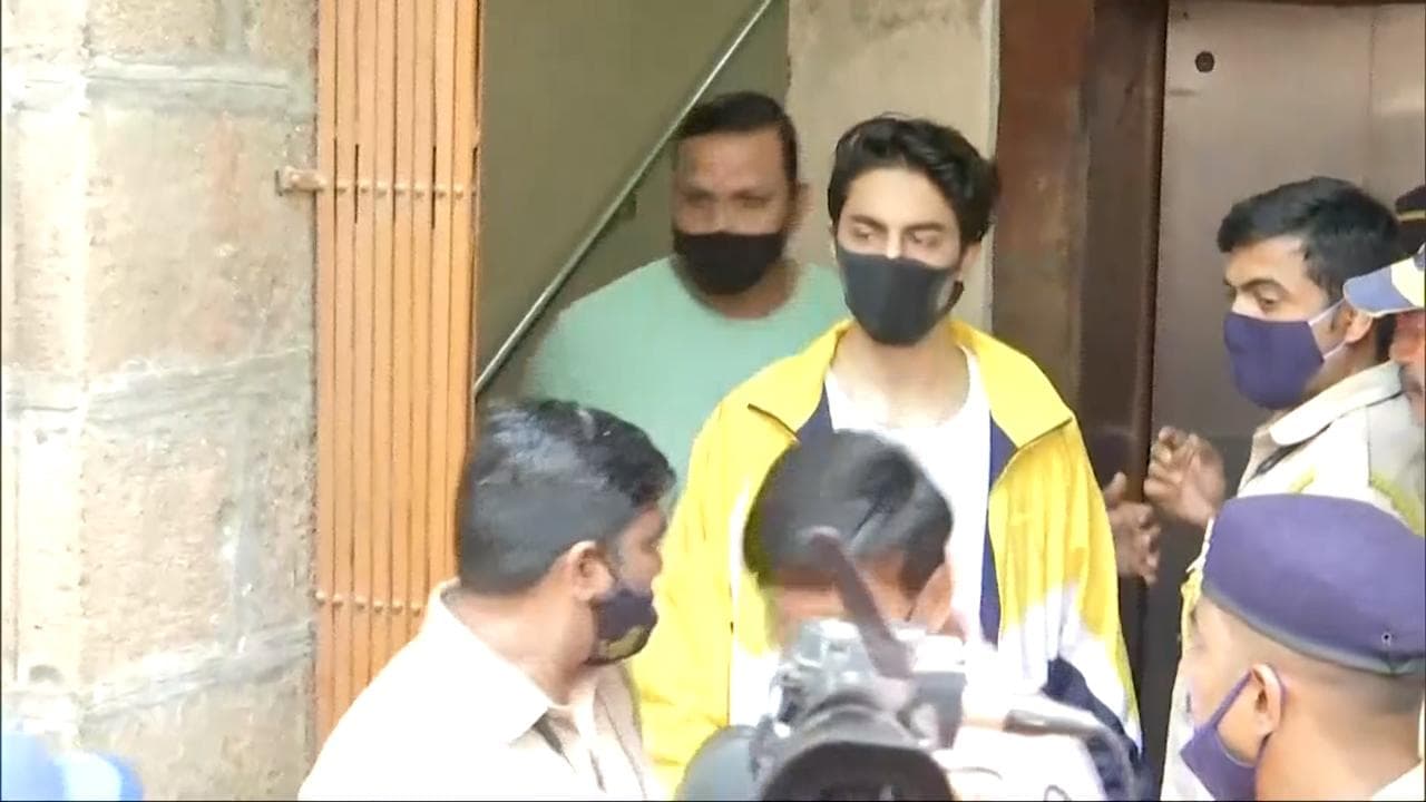 जमानत मिलने के बाद पहली बार NCB दफ्तर पहुंचे Aryan Khan, हर शुक्रवार होना है पेश