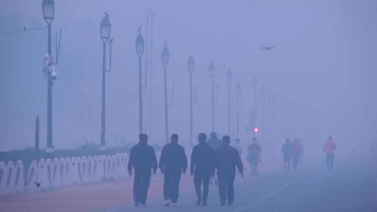Delhi Air Pollution: दिल्ली-NCR में सांसों पर संकट जारी, रात में AQI लेवल 400 तक पहुंचा