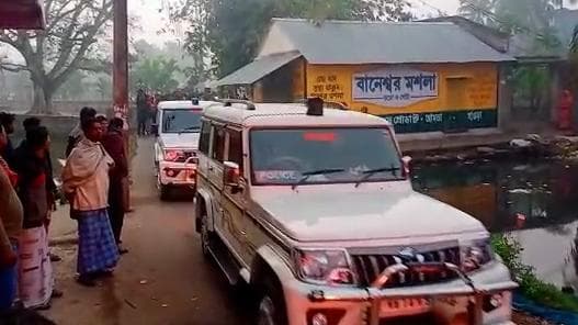 Anish Khan Murder: ময়নাতদন্তের জন্য দেহ নিতে গিয়ে আনিসের গ্রামে বিক্ষোভের মুখে পুলিশ