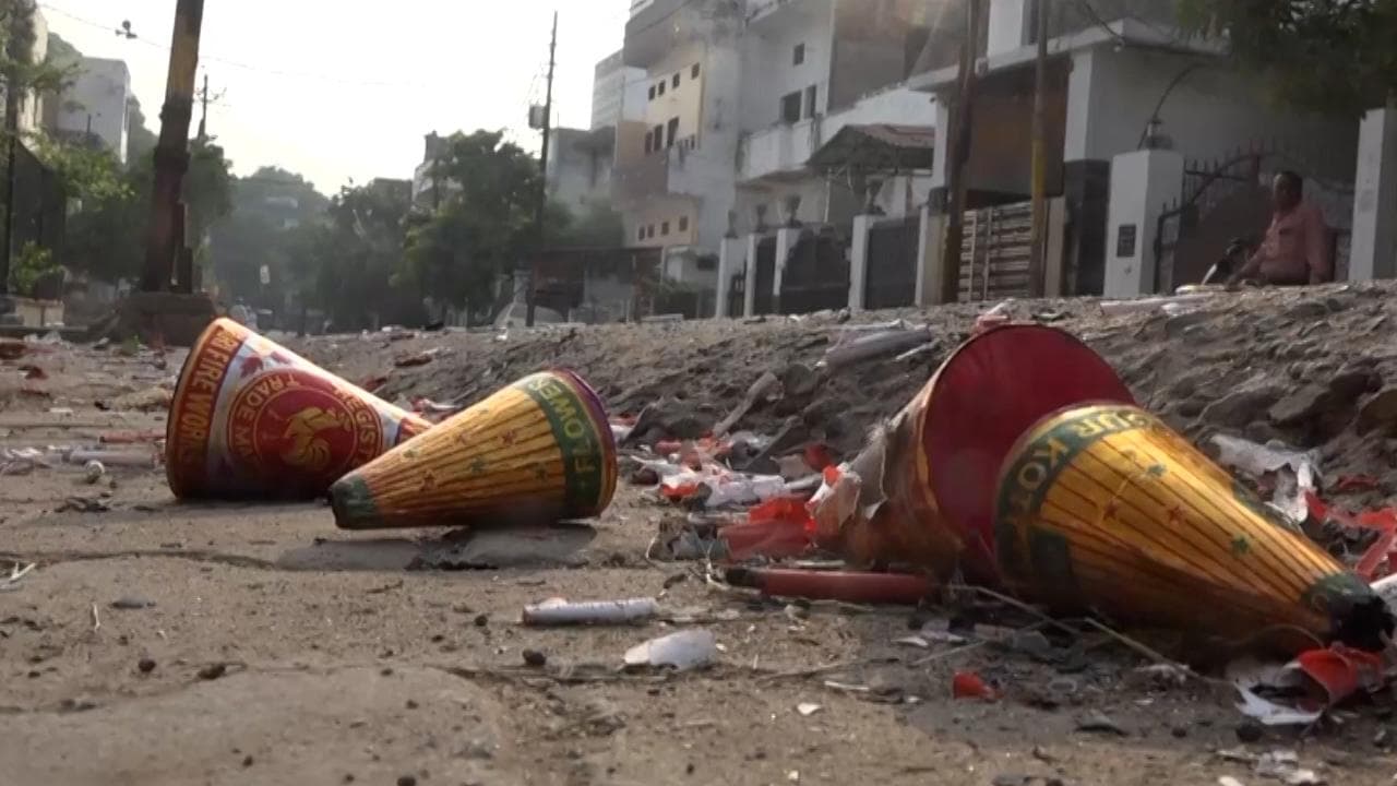 SC की पटाखों के इस्तेमाल पर सख्त टिप्पणी, कहा- जश्न के खिलाफ नहीं लेकिन ये दूसरों की जिंदगी पर ना हो 