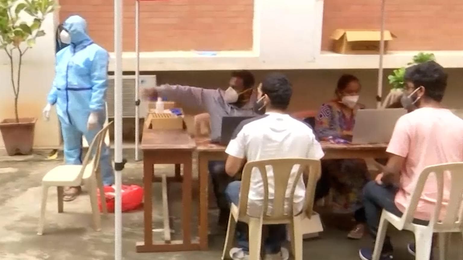 Covid in Bengal : ফের হাজার ছুঁইছুঁই দৈনিক সংক্রমণ, রাজ্যে একদিনে আক্রান্ত ৯৯০; মৃত ৯