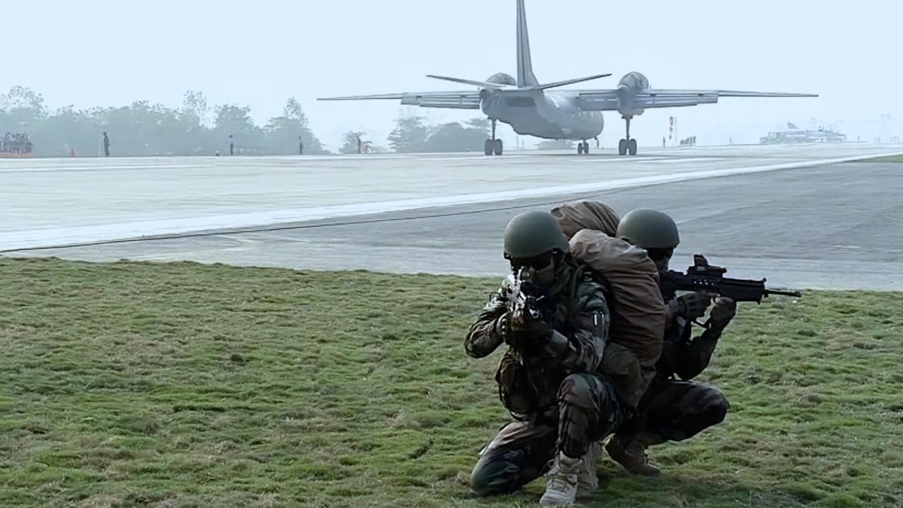 Watch: spectacular show by the Indian Air Force at inauguration of Purvanchal Expressway