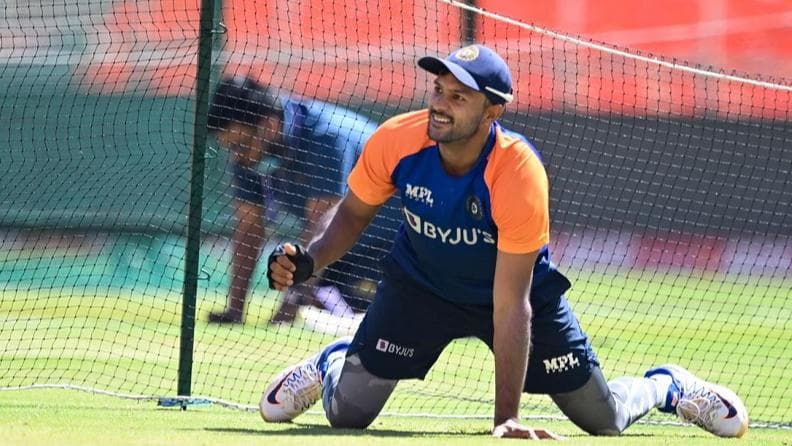  IND vs WI: टीम इंडिया में हुए कोरोना विस्फोट के बाद इस धाकड़ बल्लेबाज की हुई वनडे टीम में एंट्री