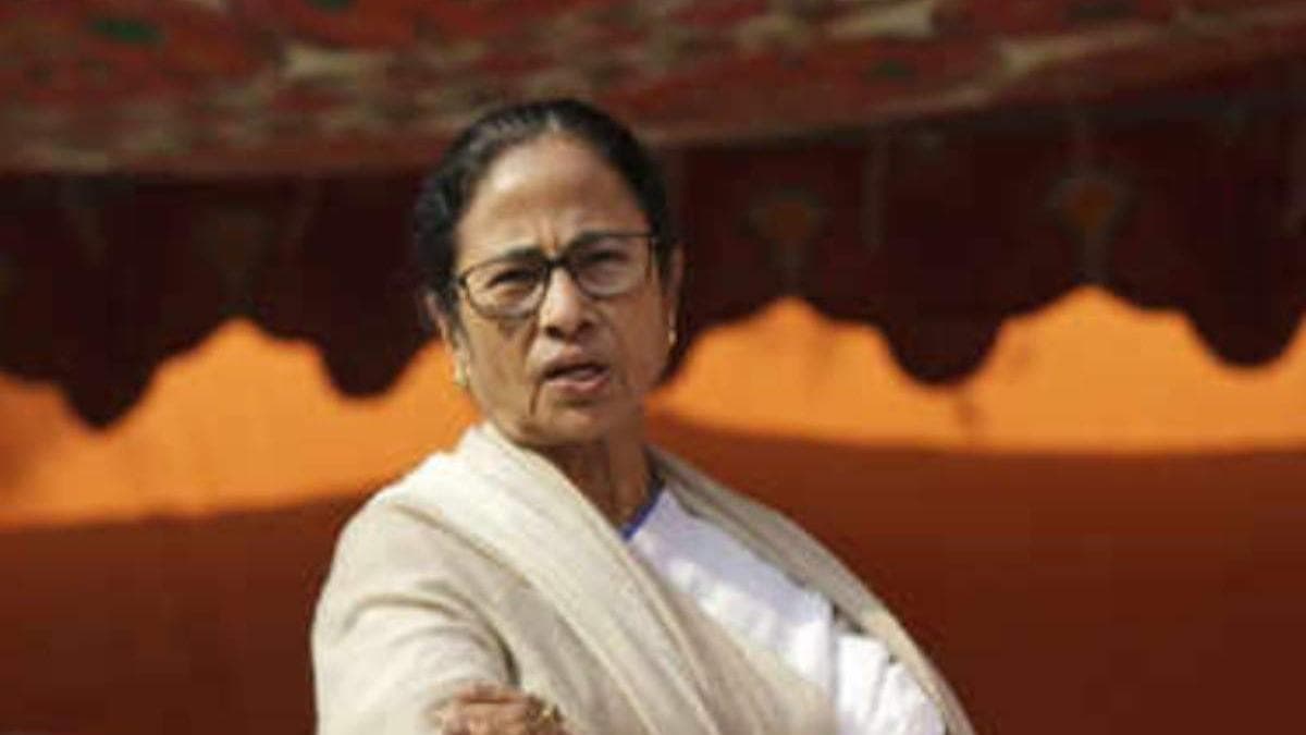 ममता बनर्जी ने बीजेपी नेता की तुलना 'कुत्ते' से की, बीजेपी ने विरोध में की रैली