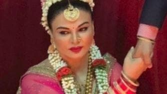 Bigg Boss में हुई एंटरटेनमेंट क्वीन Rakhi Sawant की एंट्री, पहले ही दिन हुआ धमाका