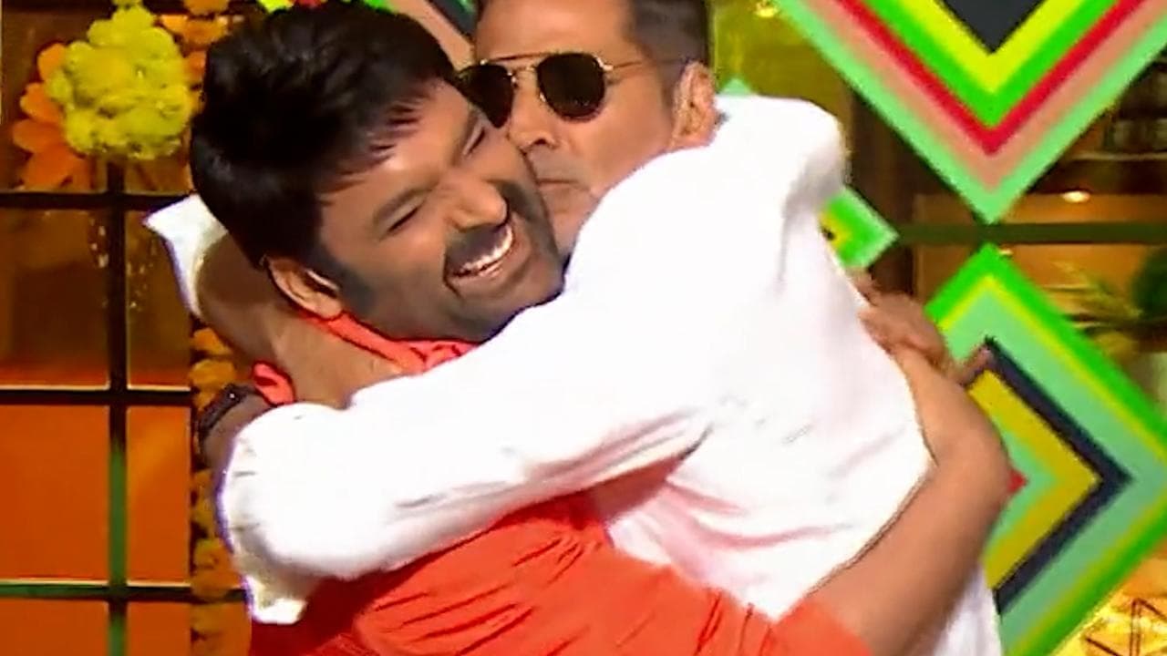 The Kapil Sharma Show: Akshay Kumar kisses and hugs Kapil Sharma in 'atrangi' style on the show