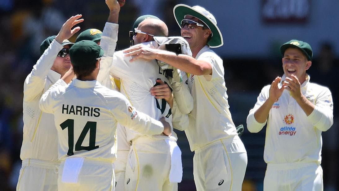 Australia Beats England: প্রথম টেস্টে ইংল্যান্ডকে ৯ উইকেটে হারাল অস্ট্রেলিয়া, অ্যাসেজে এগোলেন কামিন্সরা 