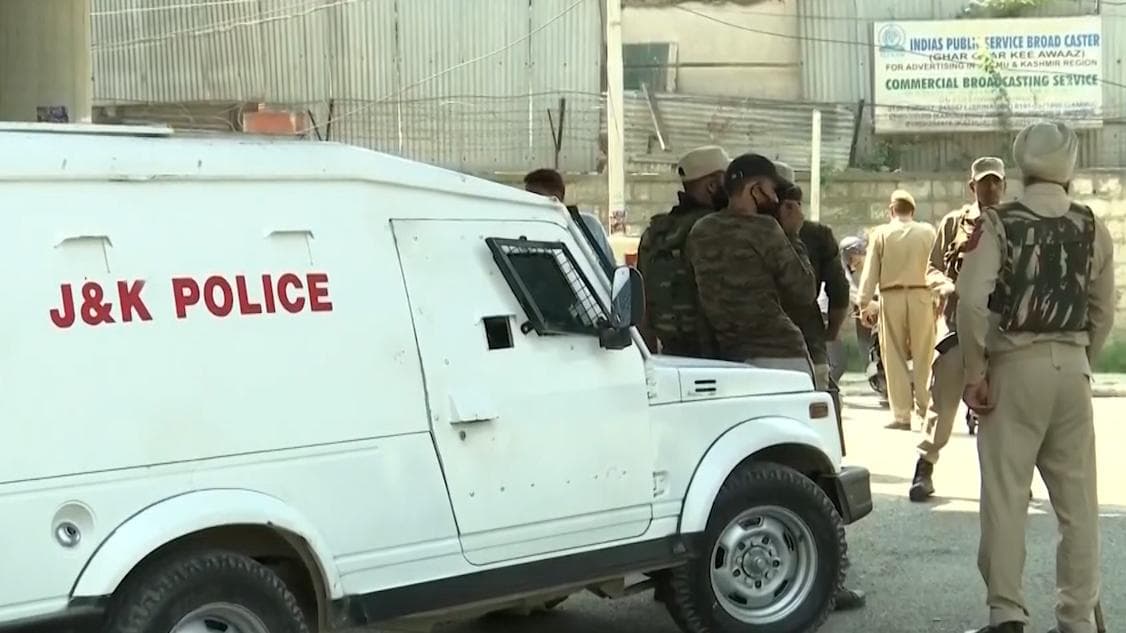 More target killings in Kashmir: 2 non-local labourers shot dead in Srinagar & Pulwama