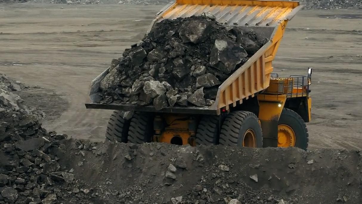 Coal shortage: কয়লার যোগানে 'টান', পুজোয় কি এবার বিদ্যুৎ সংকটে বাংলা?