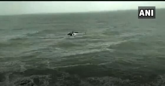 कोस्ट गार्ड ने बचाई समुद्र में फंसे युवक की जान