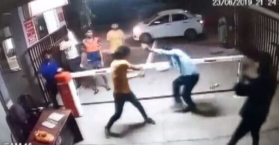 गाजियाबाद: एंट्री से रोका तो 'दबंग' ने गार्ड को जमकर पीटा