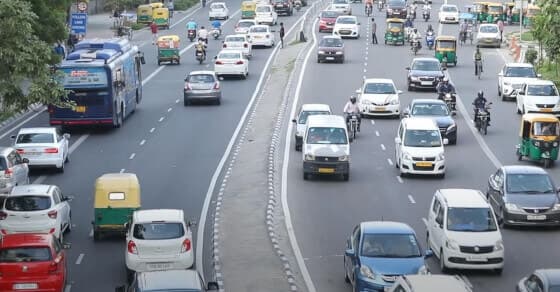 भारत में क्यों 'मौत बांटती' हैं सड़कें?