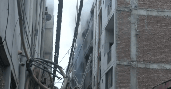 दिल्ली: रबर फैक्ट्री में जबरदस्त आग, 3 लोगों की मौत