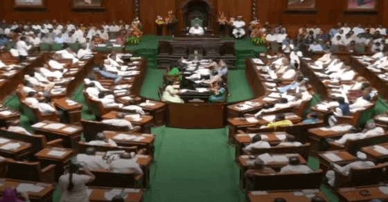 कर्नाटक: संकट में कुमारस्वामी सरकार, 20 विधायक नहीं पहुंचे 