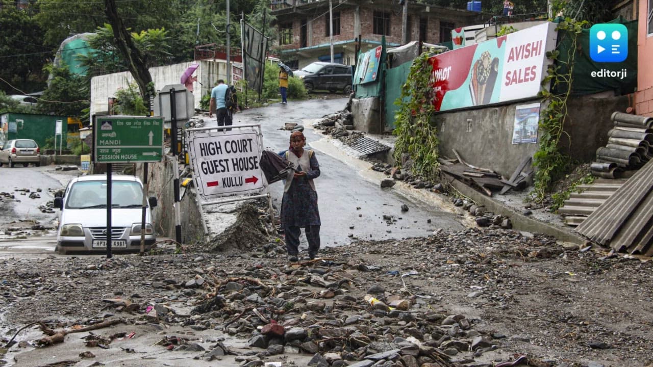 Heavy rains lash Himachal Pradesh, schools shut in five districts