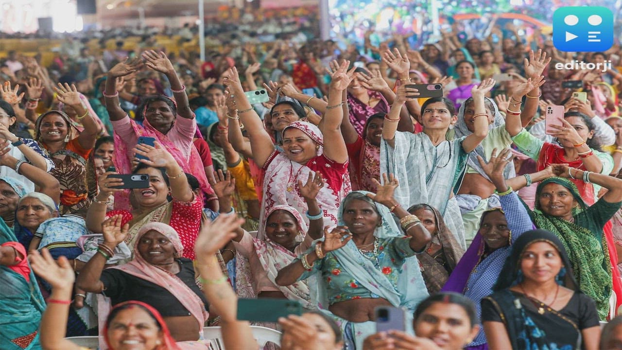 RBI survey shows urban and rural consumer confidence edges up in September 2025