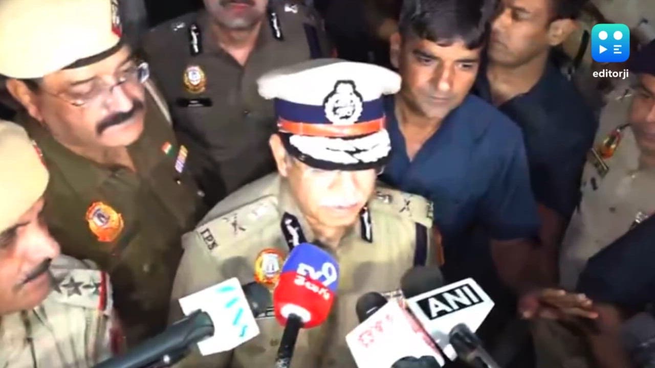 Blast occurred in slow-moving vehicle near Red Fort traffic signal: Delhi Police chief