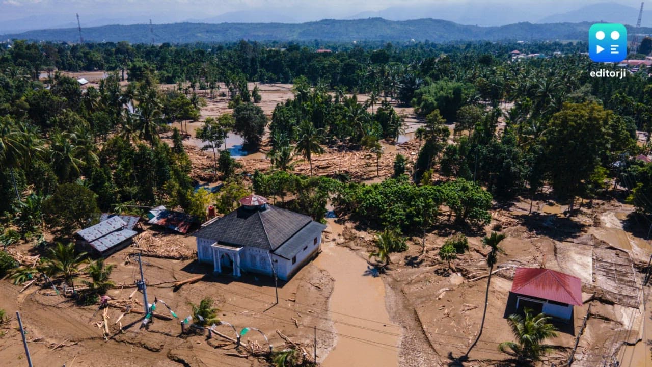 Militaries come to aid of Asia flood victims as toll nears 1,000