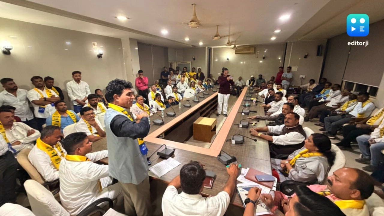 AAP holds review meeting in Navsari ahead of municipal corporation elections