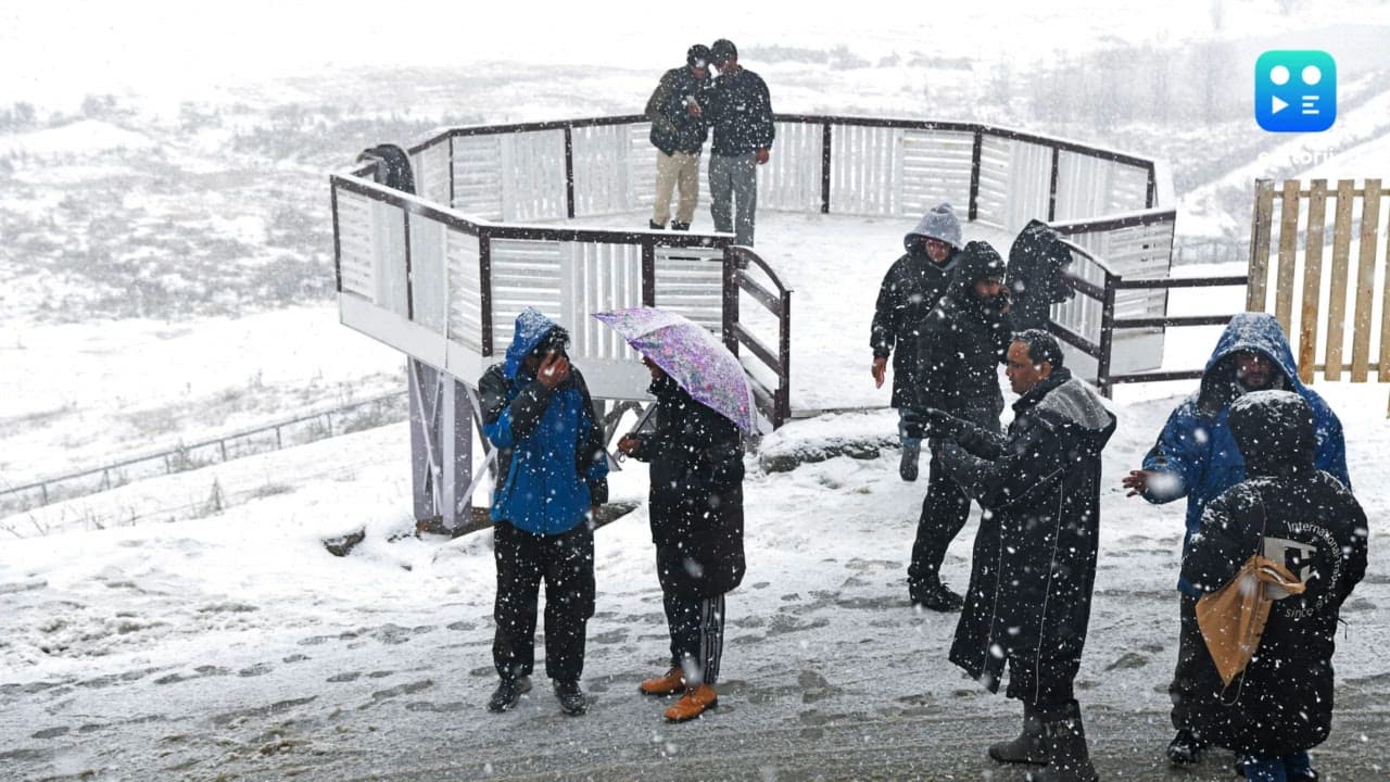 Fresh snowfall, rain hit parts of Kashmir as temperatures stay above freezing point