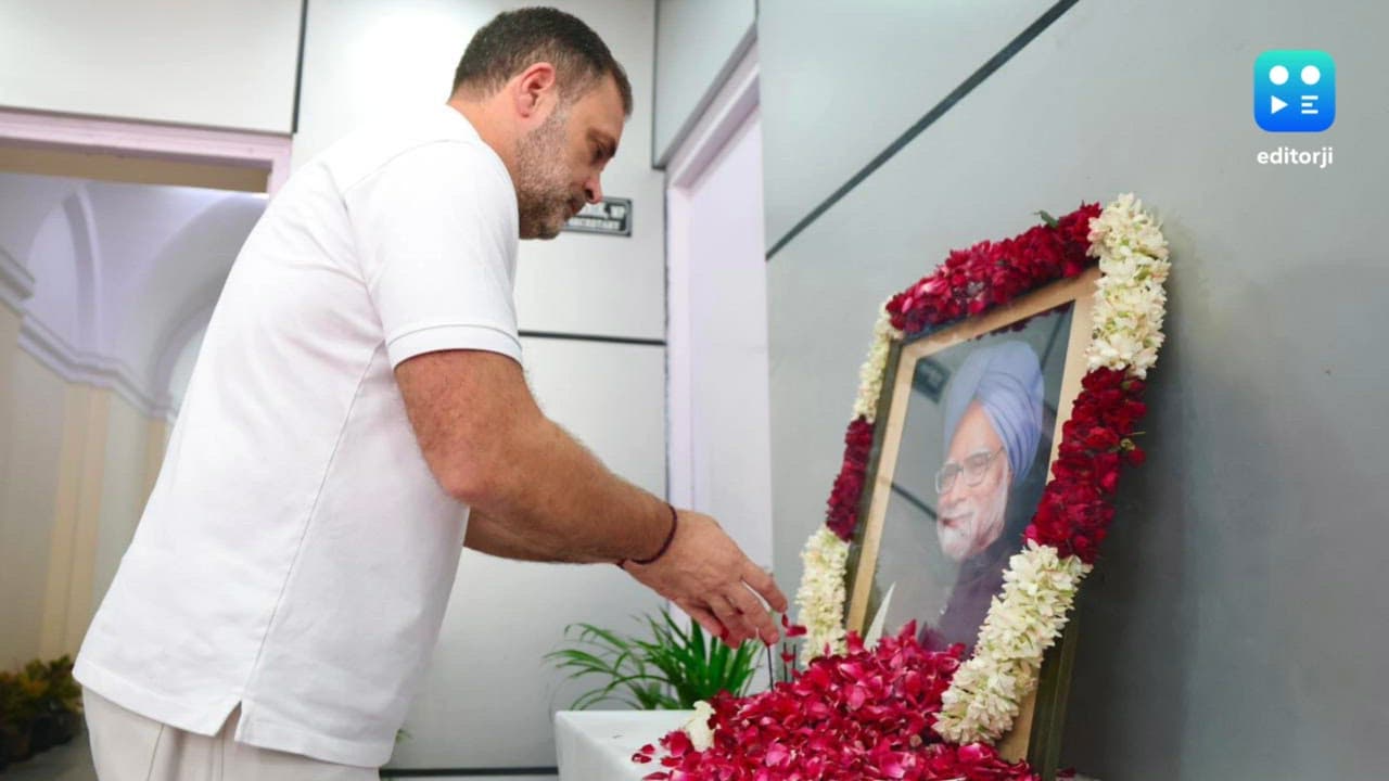 Congress pays tribute to former PM Manmohan Singh on first death anniversary