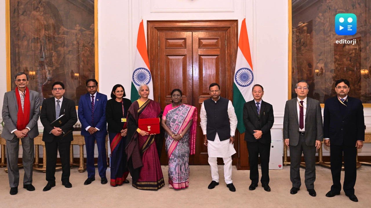 FM Sitharaman meets President for a customary pre-Budget presentation meeting