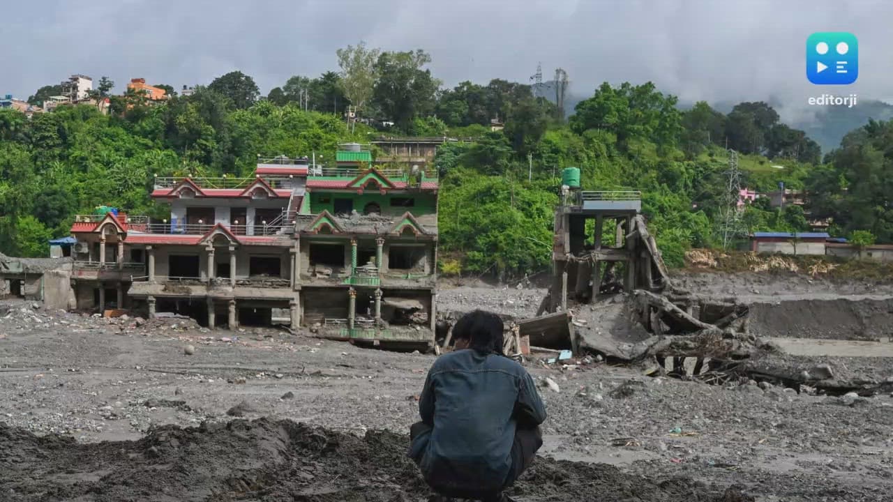 Nepal toll surges as rescuers struggle through 'unimaginable' disaster