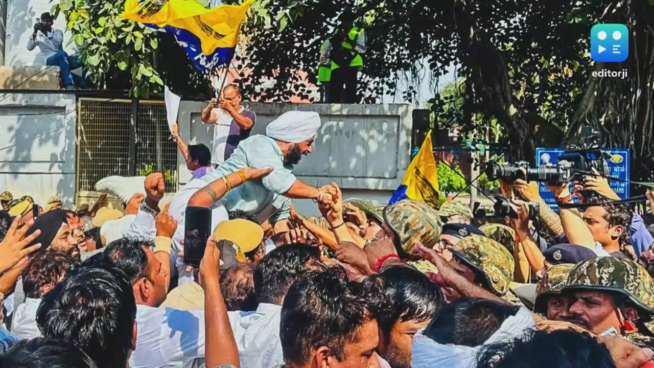 AAP stages ‘vote theft’ protest in Delhi, workers stopped by police barricades
