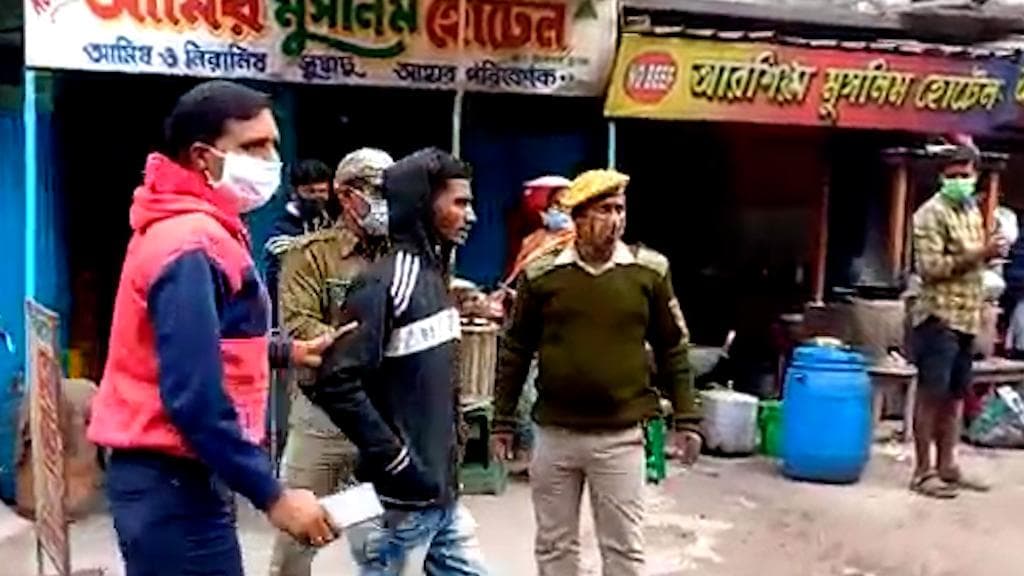 Covid-19: মাস্ক না পরার অপরাধে বহরমপুরে আটক ১০, করোনার বাড়বাড়ন্তে বাজার স্থানান্তরের ভাবনা প্রশাসনের