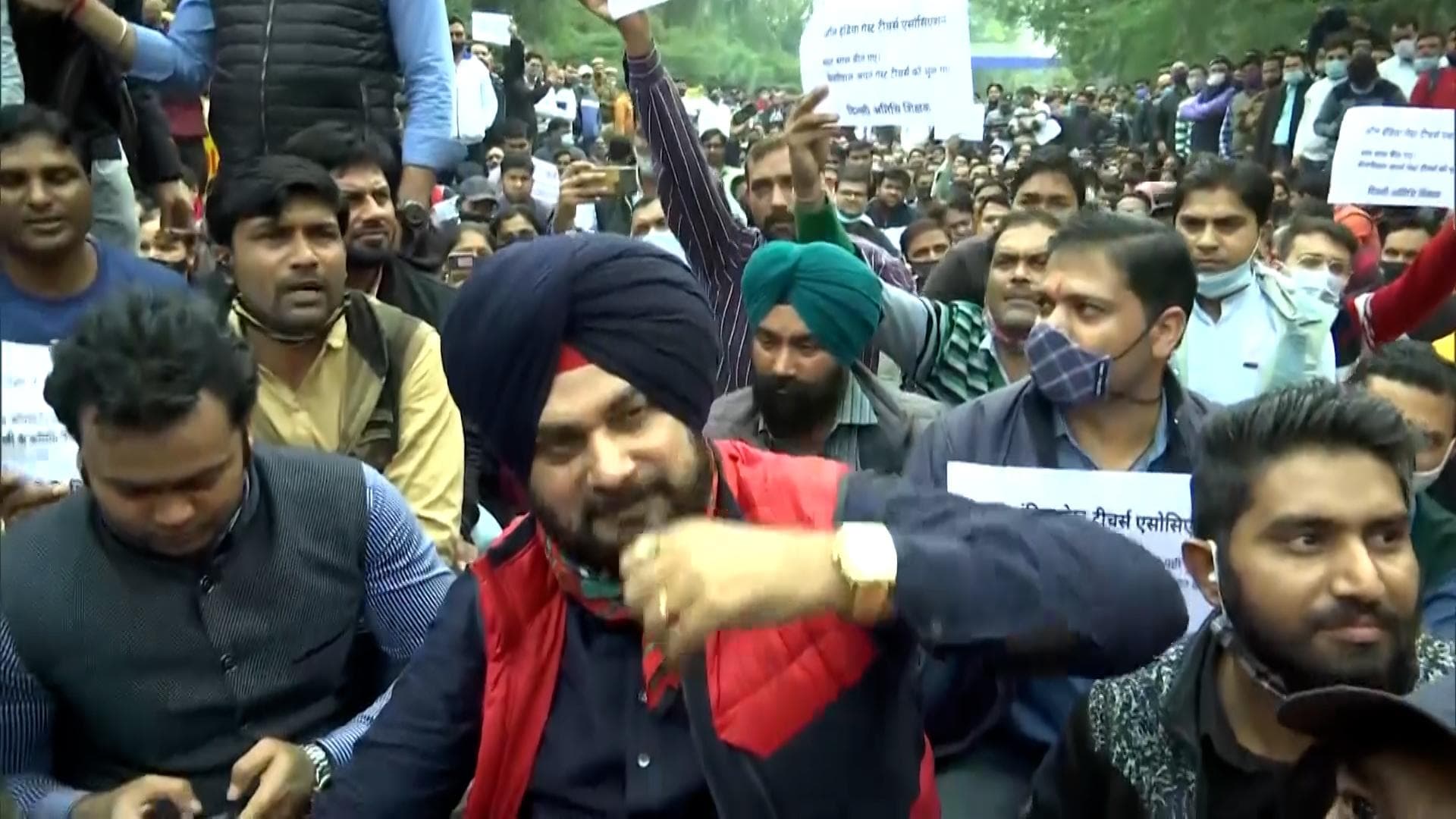 Punjab Elections 2022: Sidhu joins Delhi teachers' protest outside Kejriwal's residence