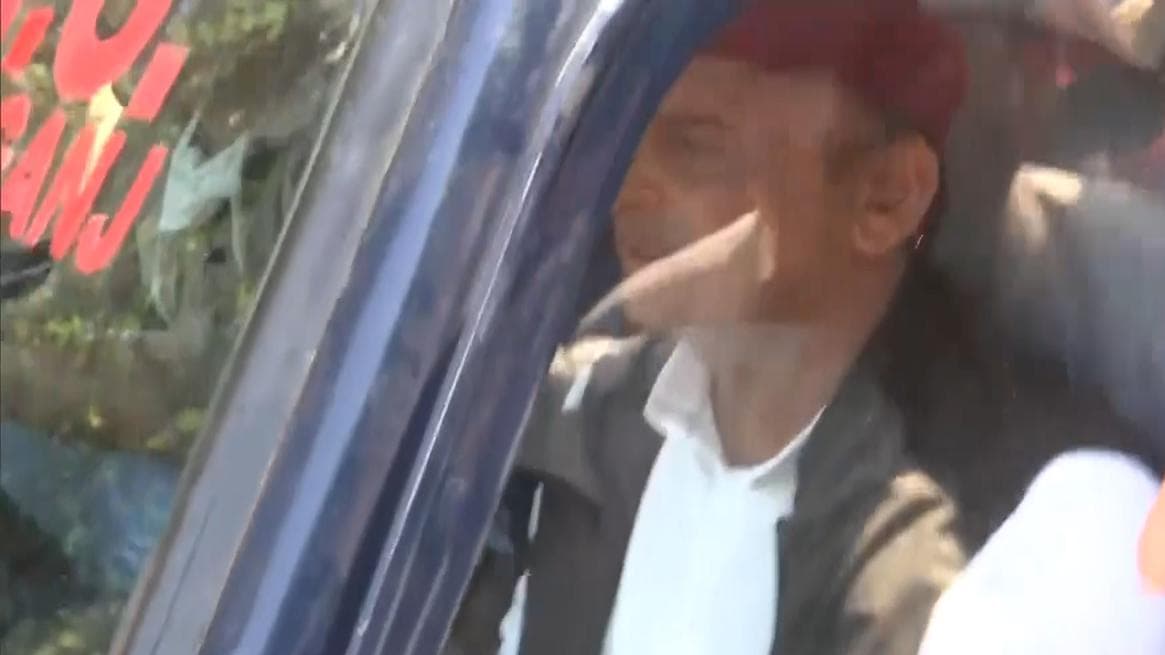 Akhilesh detained from outside his house after dharna over Lakhimpur