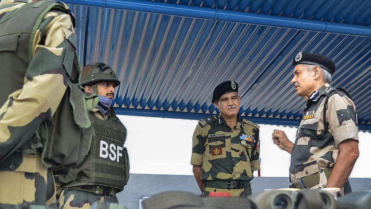 Home Ministry: BSF की और बढ़ी जिम्मेदारी! बॉर्डर से 50 km अंदर तक कर सकेगा कार्रवाई 
