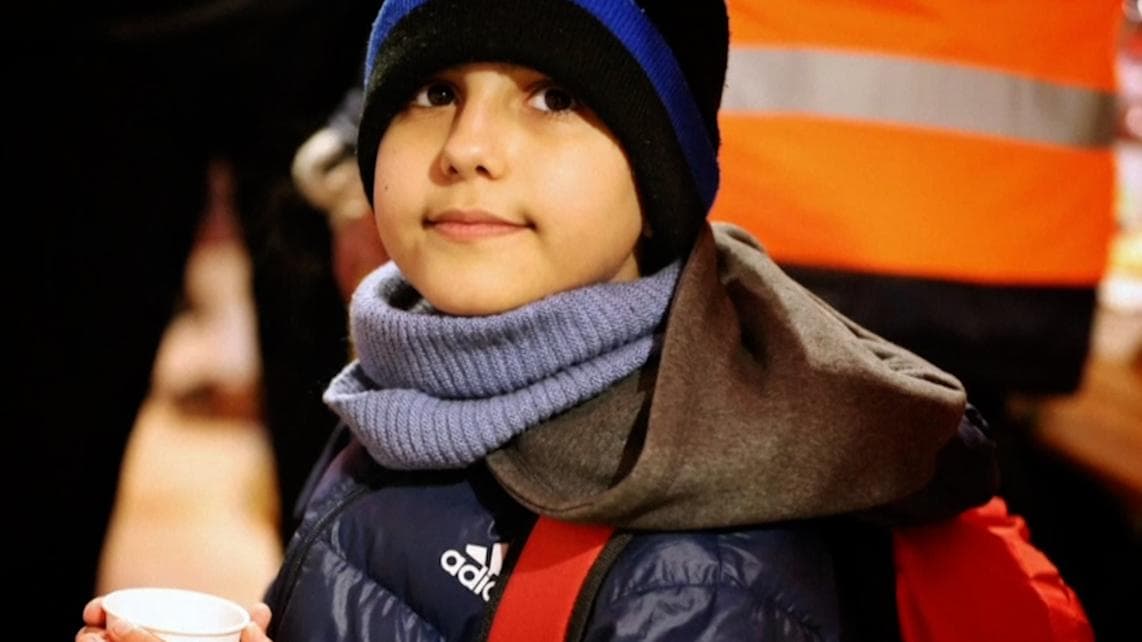 Ukraine boy : হাজার কিলোমিটার পথ পেরিয়ে যুদ্ধক্ষেত্রের নয়া পথিক, স্লোভাক সীমান্তে হাজির ১১ বছরের বালক