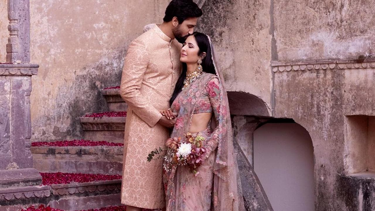 Katrina -Vicky Wedding : সব্যসাচীর পোশাকে মোহময়ী ক্যাটরিনা, প্রকাশ্যে 'ভিক্যাট'-এর প্রি-ওয়েডিং ফটোশুট 