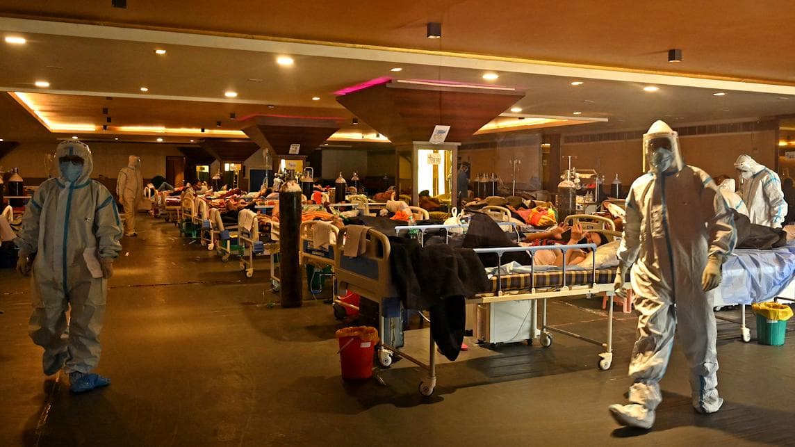 Covid-19: নেই কেন্দ্রের স্পষ্ট নির্দেশিকা, রাজ‍্যের চিকিৎসাবিধি থেকে বাদ ককটেল থেরাপি, মলনুপিরভির