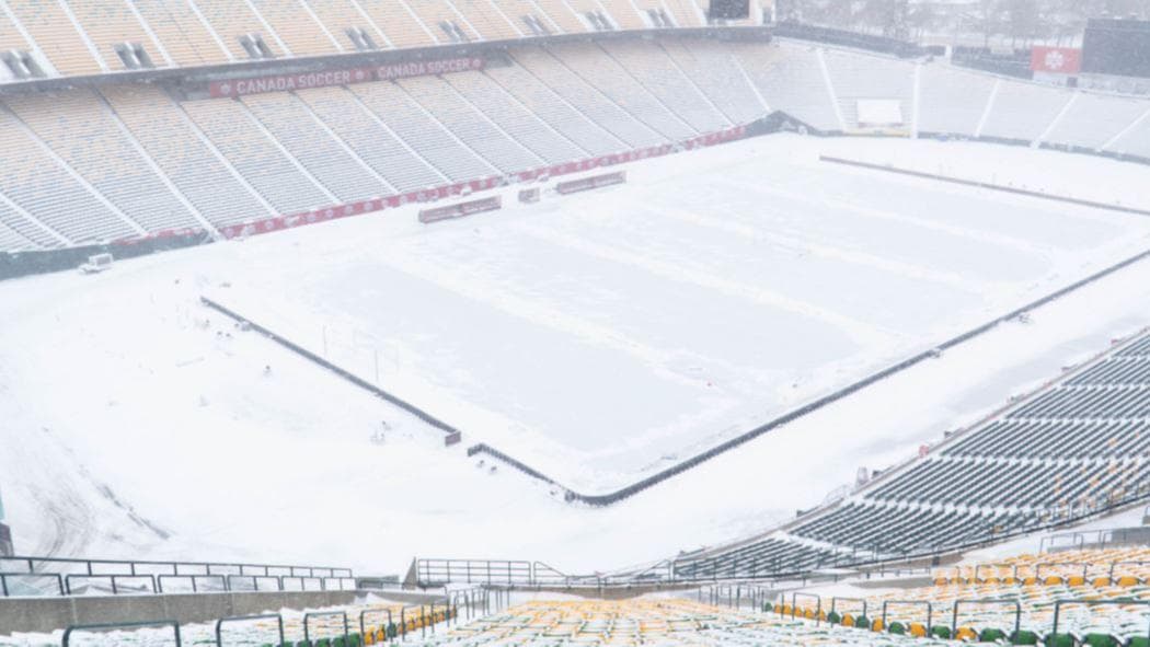 Watch! Canada & Mexico play a freezing football game in -16°C temperature 