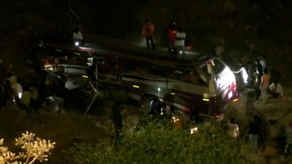 Accident in Andhra Pradesh: বিয়ের আনন্দ বদলে গেল মৃত্যুর হাহাকারে, অন্ধ্রপ্রদেশে বাস দুর্ঘটনায় মৃত ৭ 