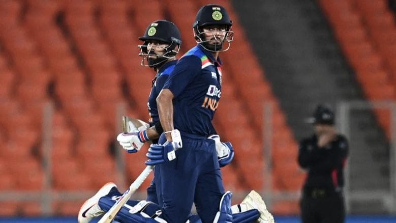 Kohli या फिर Shreyas Iyer टी-20 में नंबर तीन पर कौन करे बल्लेबाजी? Gavaskar ने दिया जवाब