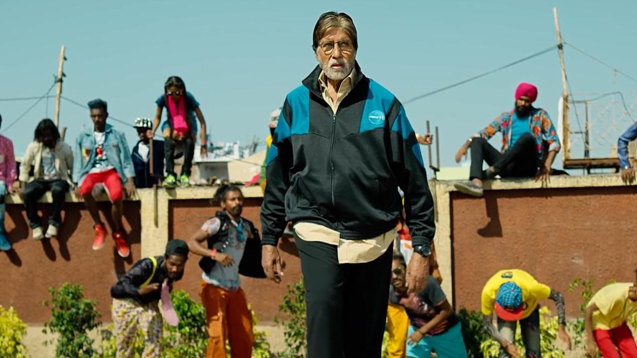 Jhund Teaser :Amitabh Bachchan की फिल्म 'झुंड' का टीजर रिलीज, अपनी गैंग के साथ नजर आए बिग-बी