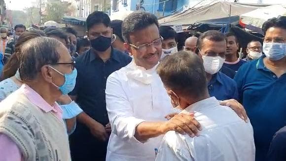 Firhad Hakim: চেতলার অলিগলিতে ঘুরে প্রচার ফিরহাদের, সঙ্গী মেয়ে