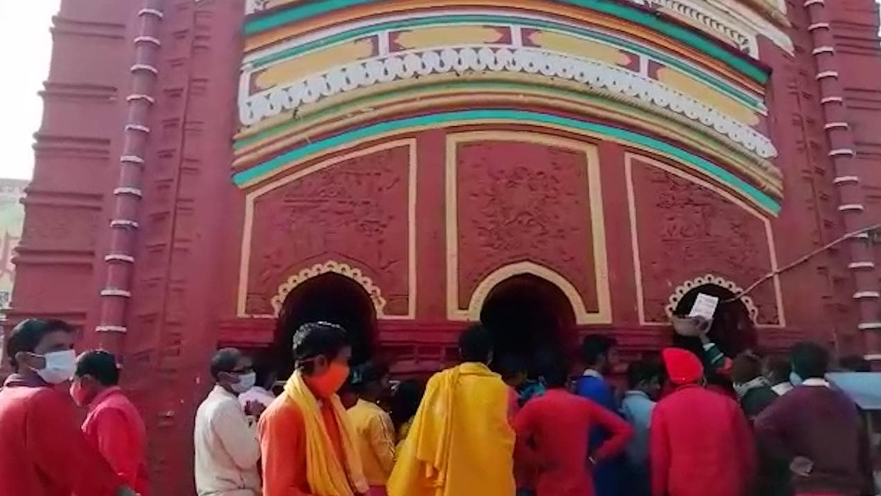 Tarapith: বছরের শেষদিনে ভিড় উপচে পড়ল তারাপীঠে, কোভিডবিধির কথা মাথায় রেখে সতর্ক মন্দির কর্তৃপক্ষ