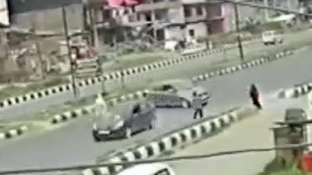 WATCH | Driver's presence of mind saves a pedestrian's life