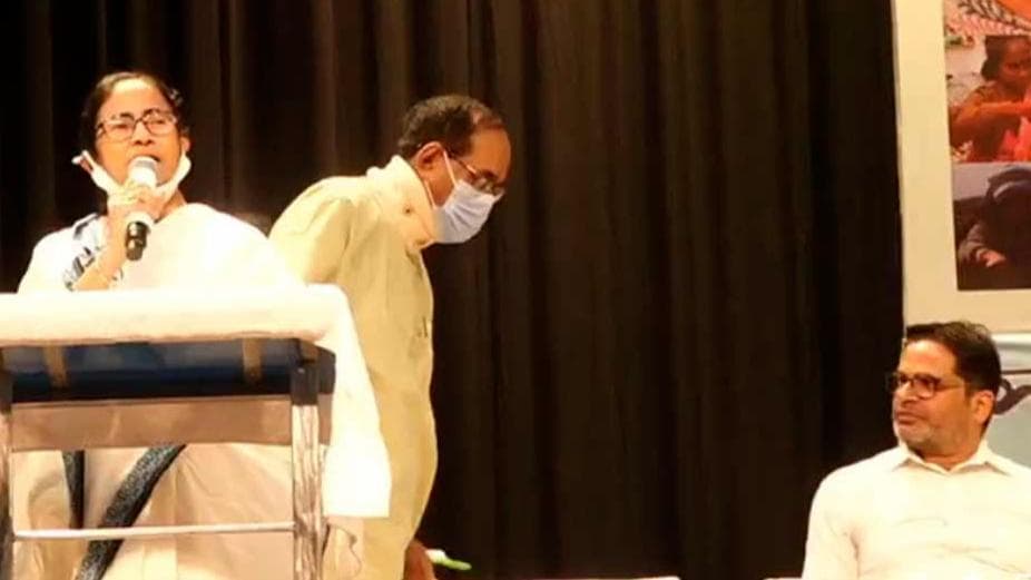 Mamata Banerjee : দূরত্ব জল্পনায় জল, মমতার মঞ্চে পার্থ-সুব্রতর সঙ্গে পিকেও