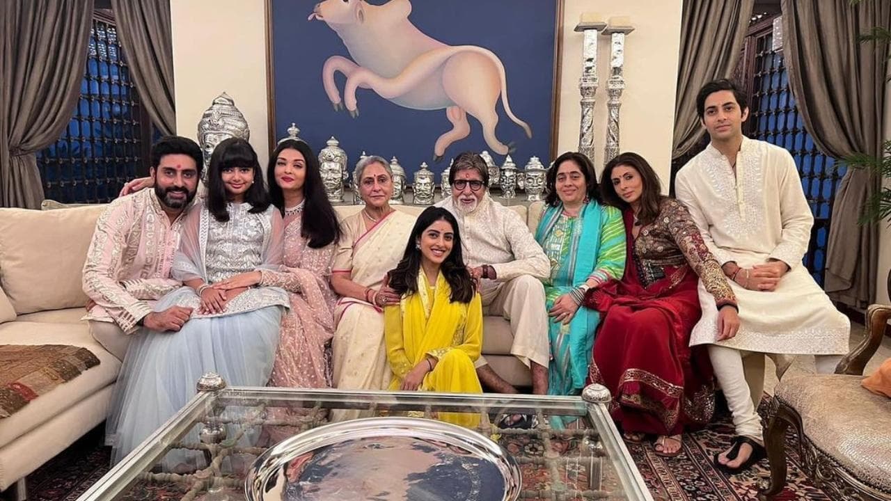  ‘जलसा’ में इस बार दिवाली रही खास, Amitabh Bachchan ने फैमिली फोटो शेयर करके दी शुभकामनाएं