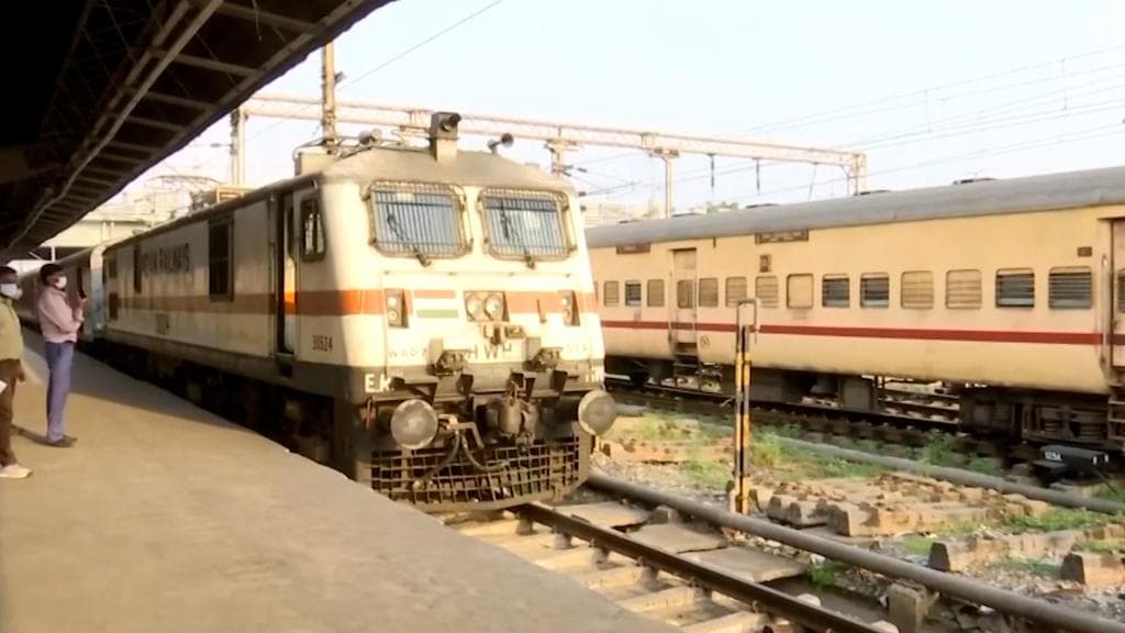 Indian Rail: দুর্ঘটনার কারণ জানতে বিমানের মতো ট্রেনেও বসবে ব্ল্যাক বক্স