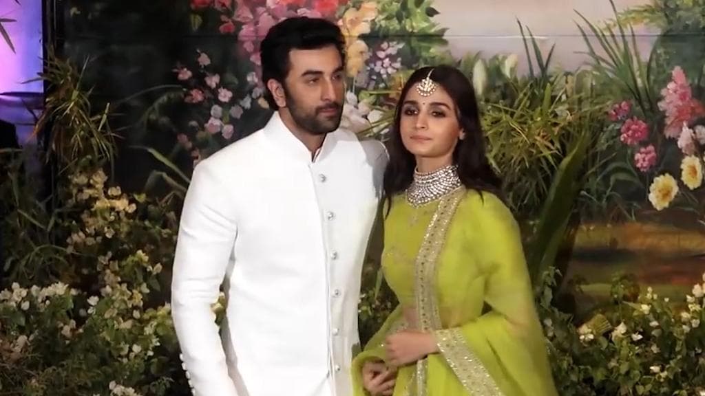 Ranbir-Alia : আঙুলে রণবীর ও নিজের লাকি নম্বর লেখা আংটি, কীসের ইঙ্গিত দিচ্ছেন আলিয়া ?