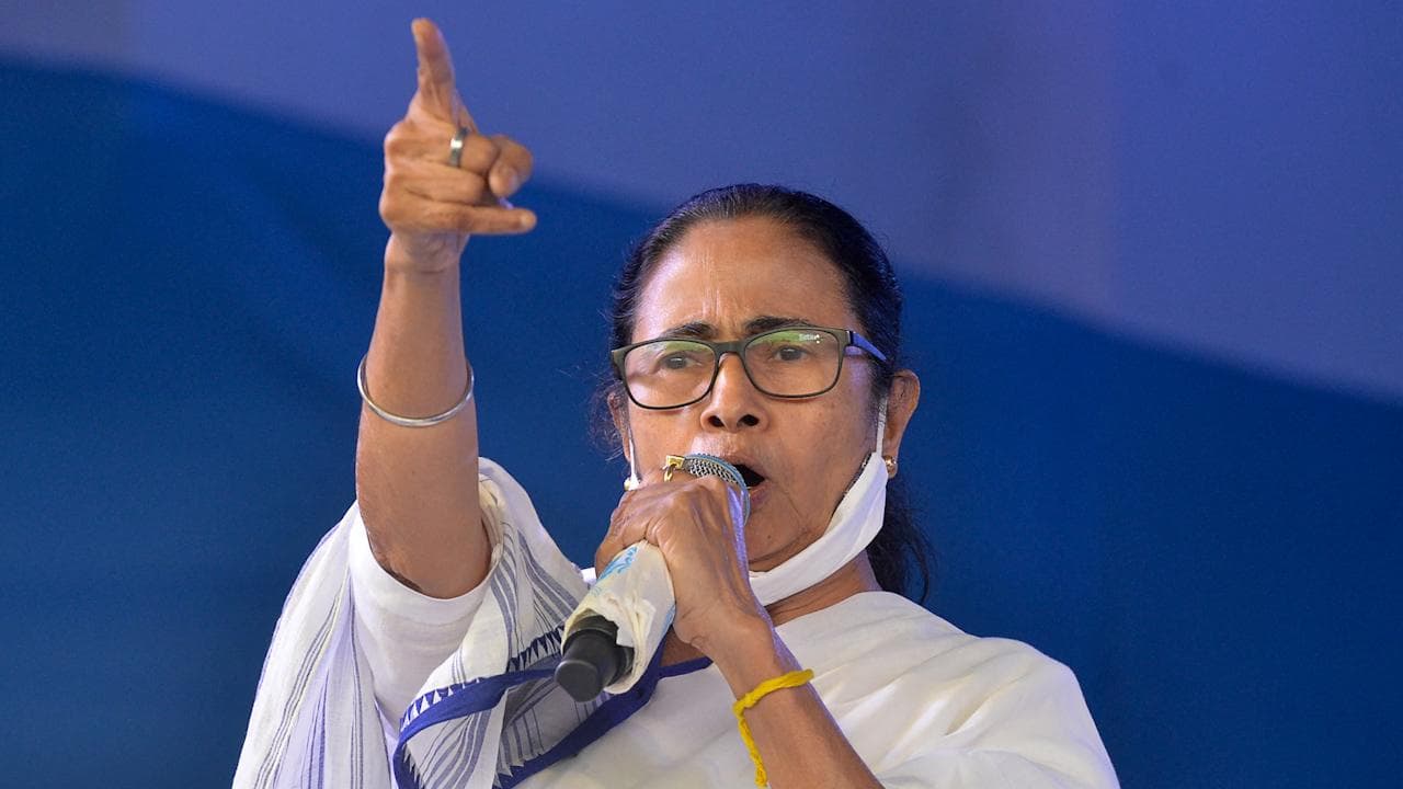 Epfo : উত্তরপ্রদেশ জয়ের গিফট, ইপিএফে সুদ কমানো নিয়ে কেন্দ্রকে তীব্র কটাক্ষ মমতার