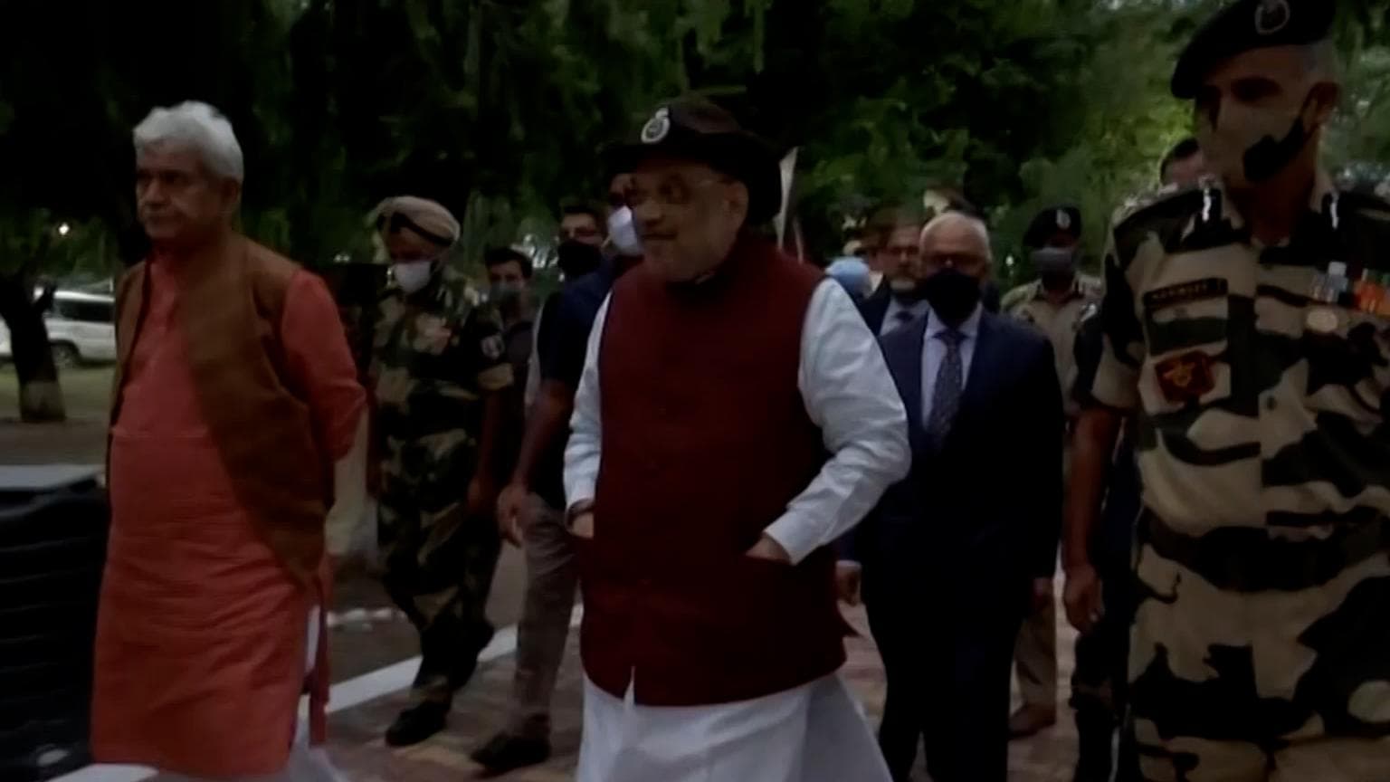 भारत-पाक बॉर्डर की आखिरी पोस्ट पर पहुंचे Amit Shah, जवानों का बढ़ाया हौसला